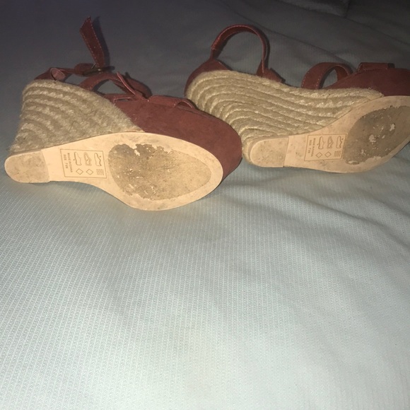Burgundy wedges - Picture 2 of 3